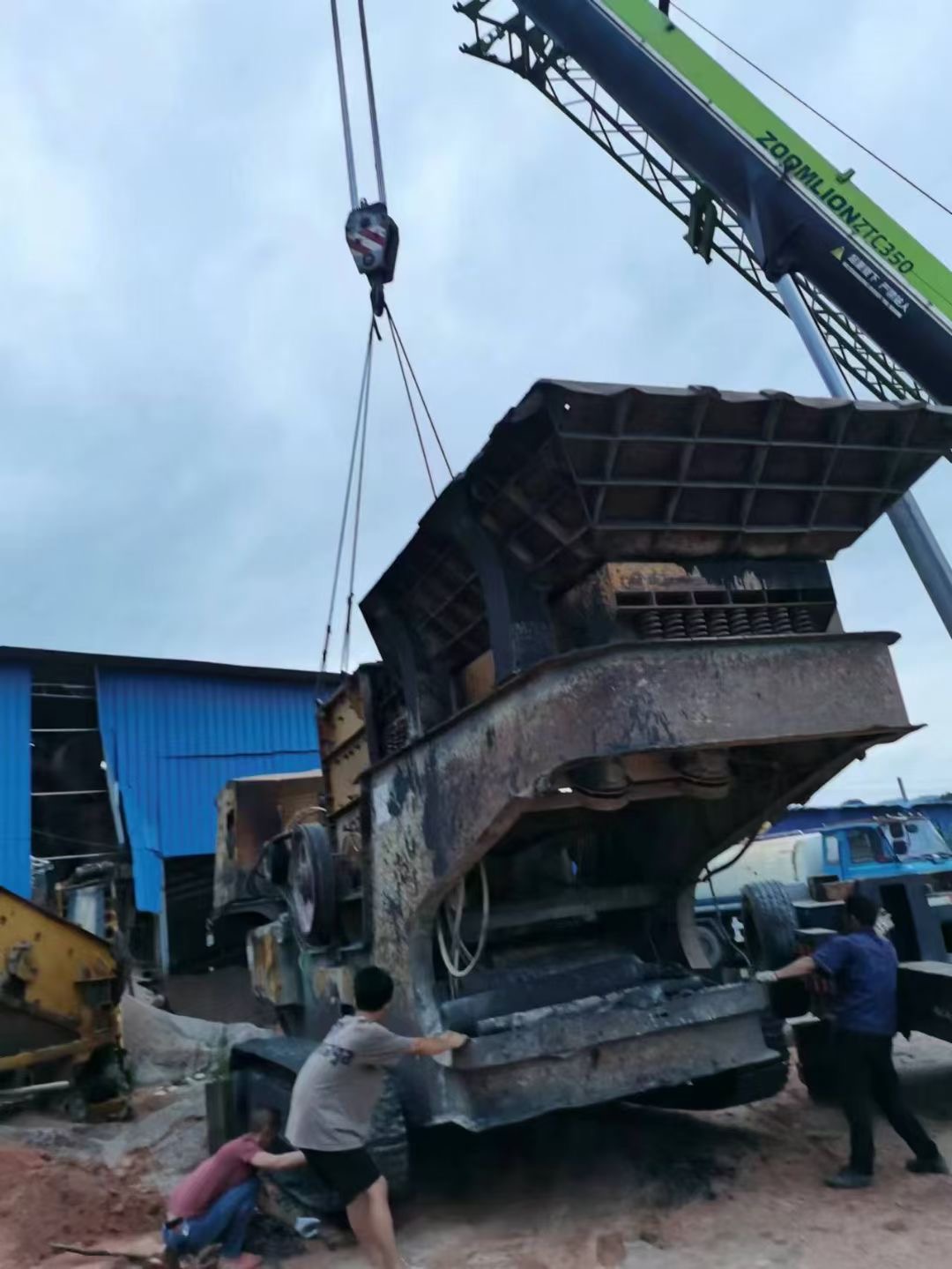 福建大小吊车出租机器安装就位