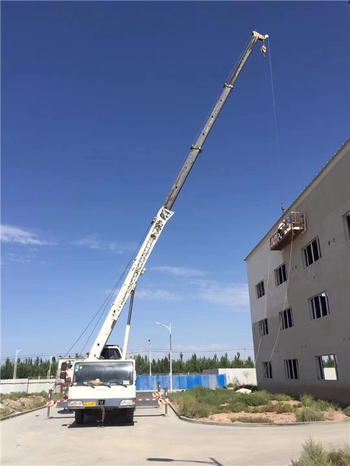 福建“轻装强干”—— 吊车的 “轻量化臂架” 技术